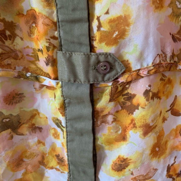 BAR III Sleeveless Button down - Picture 3 of 3